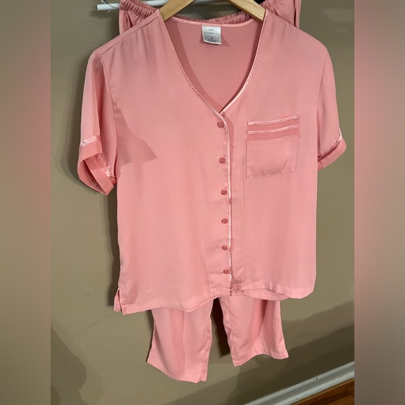 Cabernet Other - Cabernet Satin 2 Piece Pajama Set Petite Small